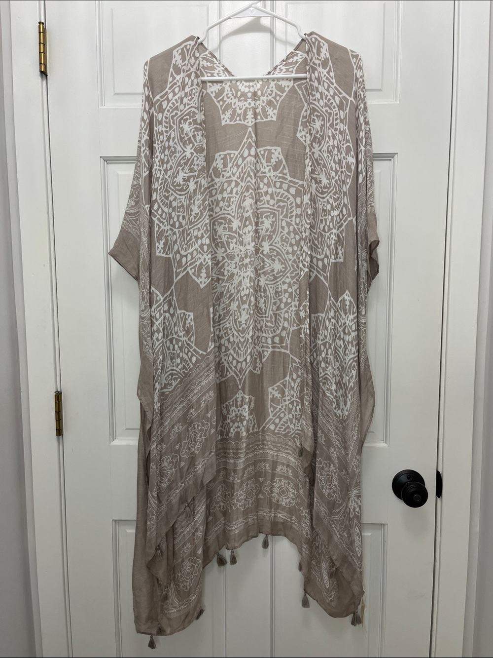 Beautiful Nomad Light Taupe and White Boho Kimono Cover Up NWT